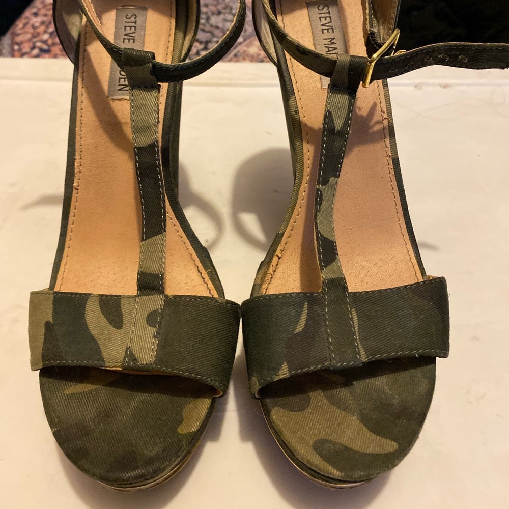 Army fatigue sandals